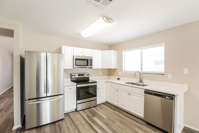 2,020/Mo, 11625 W Charter Oak Rd El Mirage, AZ 85335 Kitchen View