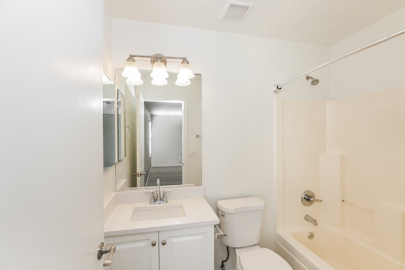 2,020/Mo, 11625 W Charter Oak Rd El Mirage, AZ 85335 Main Bathroom View