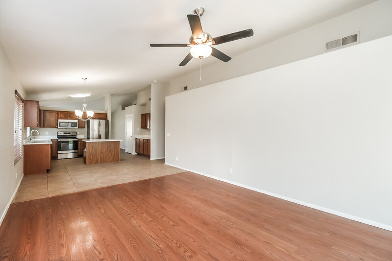 2,005/Mo, 2829 W Grenadine Rd Phoenix, AZ 85041 Living Room View