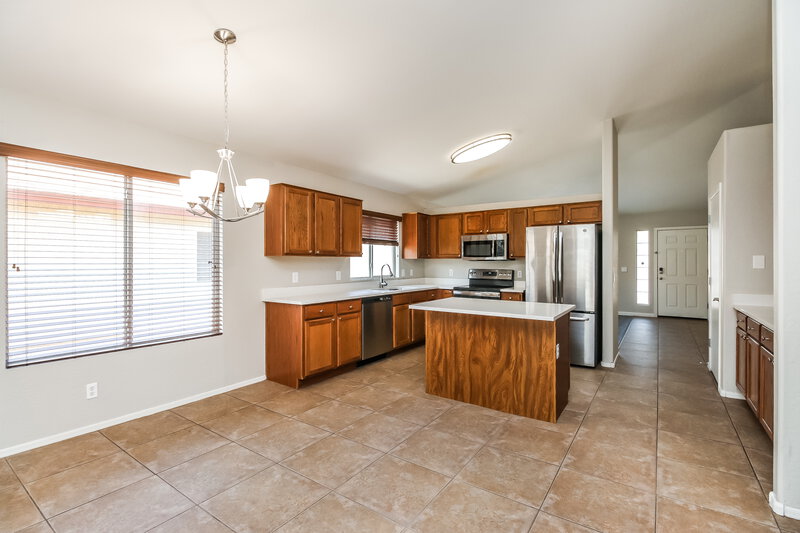 2,005/Mo, 2829 W Grenadine Rd Phoenix, AZ 85041 Dining Room View 2