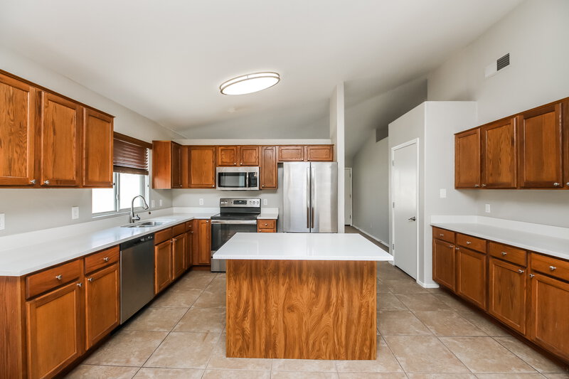 2,005/Mo, 2829 W Grenadine Rd Phoenix, AZ 85041 Kitchen View
