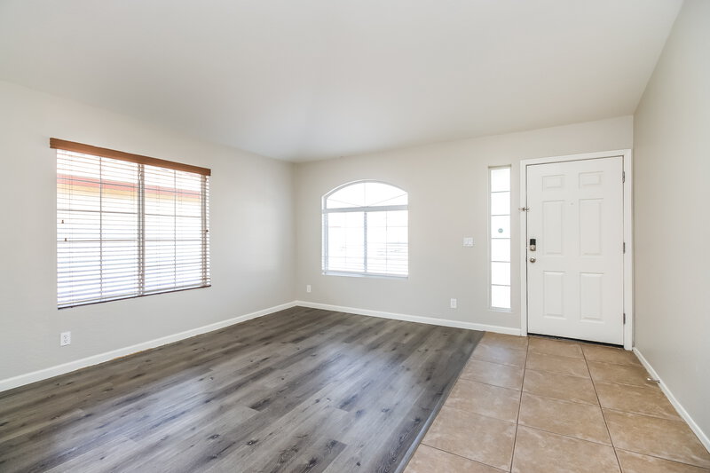 2,005/Mo, 2829 W Grenadine Rd Phoenix, AZ 85041 Family Room View