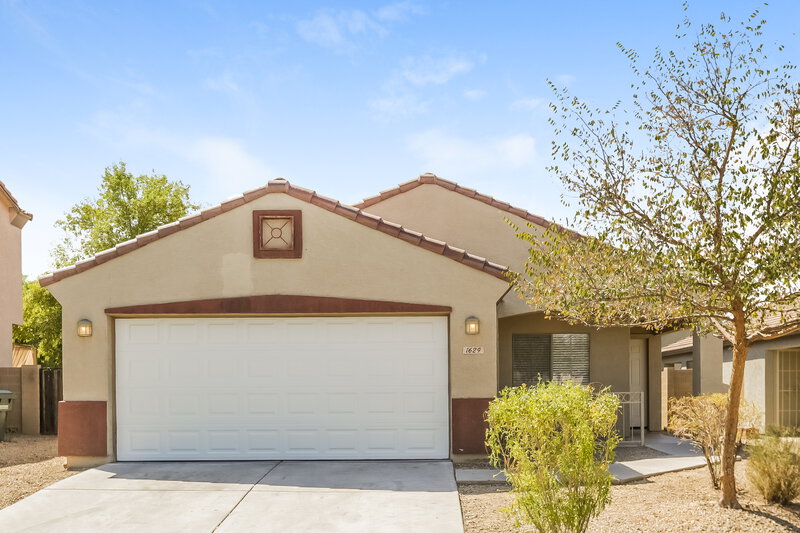 2,100/Mo, 1629 W Burgess Ln Phoenix, AZ 85041 External View