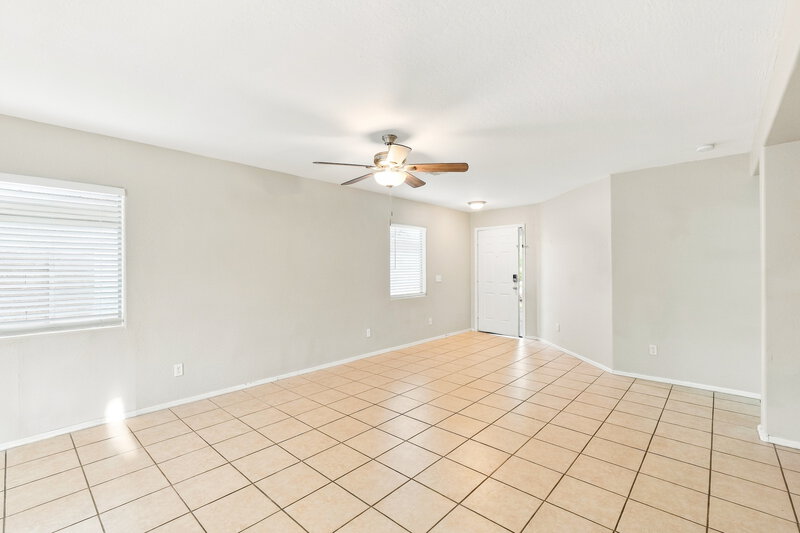 2,065/Mo, 1629 W Burgess Ln Phoenix, AZ 85041 Living Room View 2