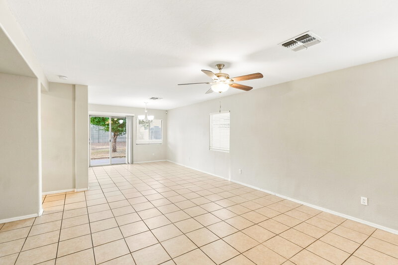 2,065/Mo, 1629 W Burgess Ln Phoenix, AZ 85041 Living Room View 3