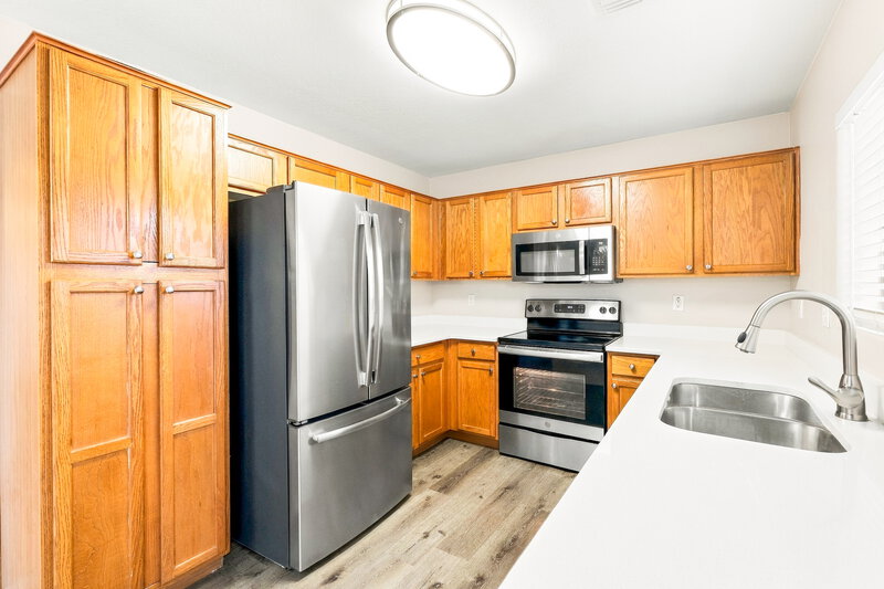 2,065/Mo, 1629 W Burgess Ln Phoenix, AZ 85041 Kitchen View
