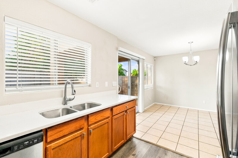 2,065/Mo, 1629 W Burgess Ln Phoenix, AZ 85041 Kitchen View 2