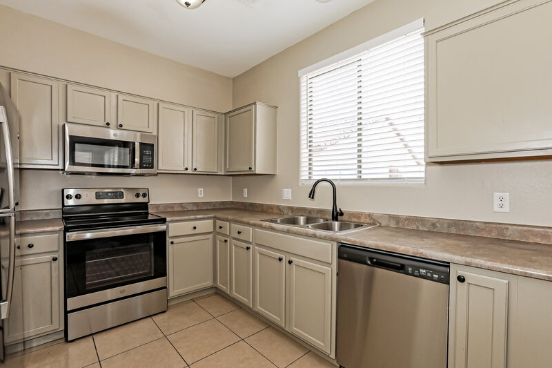 2,345/Mo, 8930 E Capri Ave Mesa, AZ 85208 Kitchen View