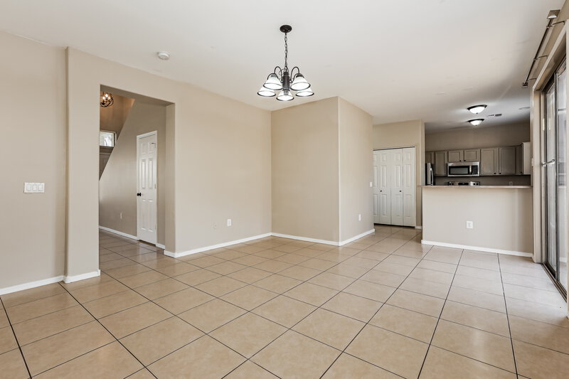 2,345/Mo, 8930 E Capri Ave Mesa, AZ 85208 Family Room View 2