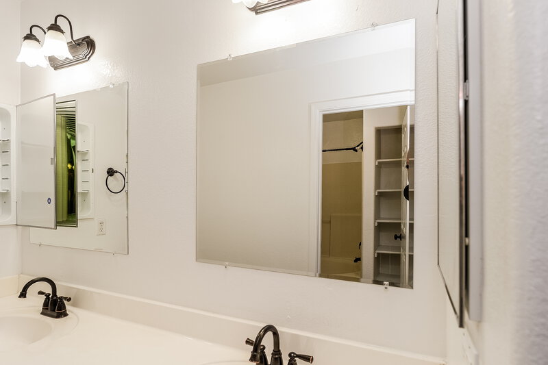 3,420/Mo, 8930 E Capri Ave Mesa, AZ 85208 Main Bathroom View