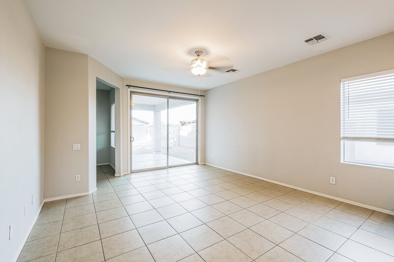 2,110/Mo, 11722 W Lincoln St Avondale, AZ 85323 Living Room View 2