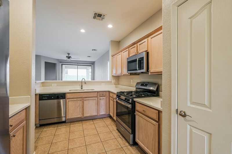 2,110/Mo, 11722 W Lincoln St Avondale, AZ 85323 Kitchen View