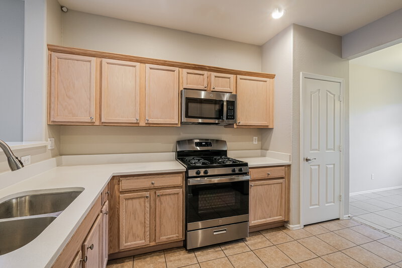 2,110/Mo, 11722 W Lincoln St Avondale, AZ 85323 Kitchen View 2