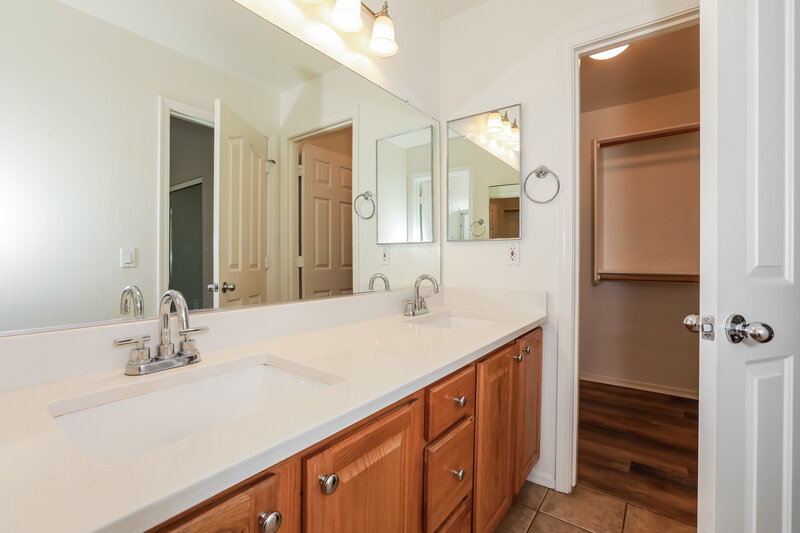 2,035/Mo, 39392 N Marla Cir San Tan Valley, AZ 85140 Main Bathroom View 2