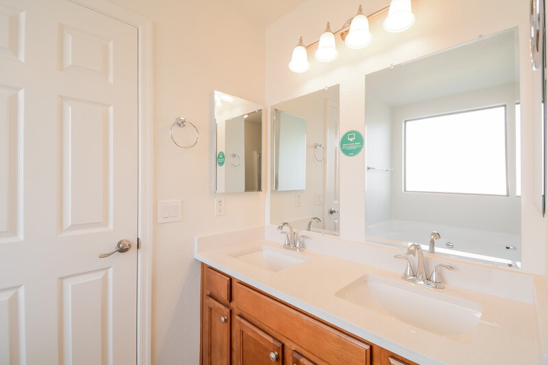 2,465/Mo, 3202 S Justin Dr Tolleson, AZ 85353 Main Bathroom View