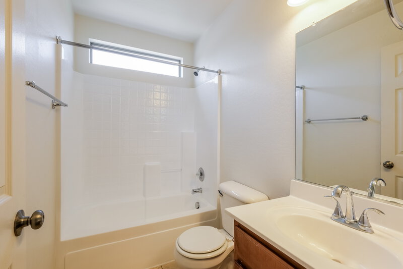 2,180/Mo, 3202 S Justin Dr Tolleson, AZ 85353 Bathroom View