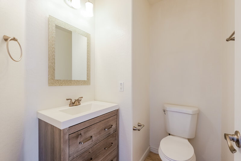 2,180/Mo, 3202 S Justin Dr Tolleson, AZ 85353 Bathroom View 2