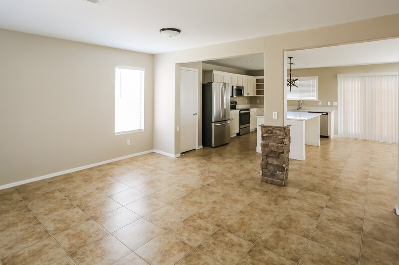 2,375/Mo, 10425 W Miami St Tolleson, AZ 85353 livingroom View