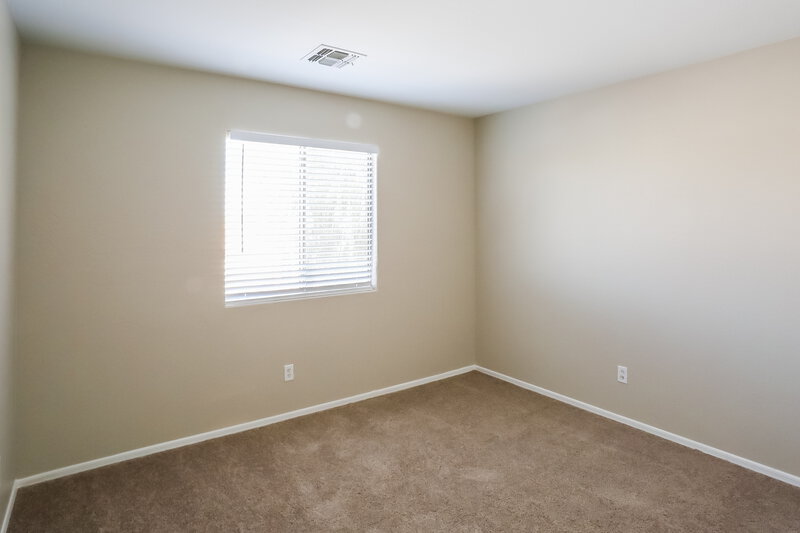 2,375/Mo, 10425 W Miami St Tolleson, AZ 85353 familyroom View