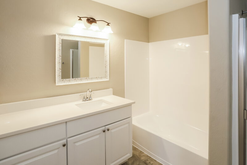 2,375/Mo, 10425 W Miami St Tolleson, AZ 85353 mainbathroom View