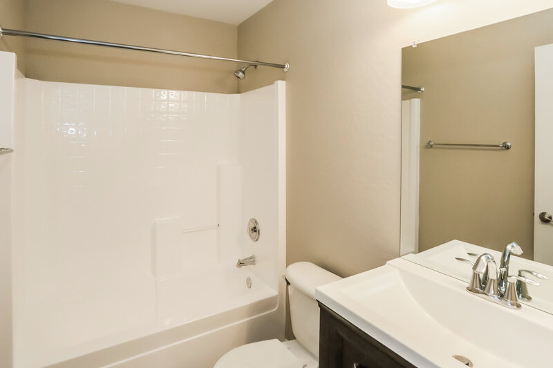 2,375/Mo, 10425 W Miami St Tolleson, AZ 85353 bathroom View