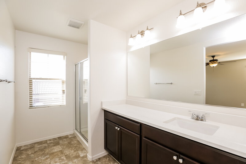 2,020/Mo, 4830 W St Anne Ave Laveen, AZ 85339 Main Bathroom View
