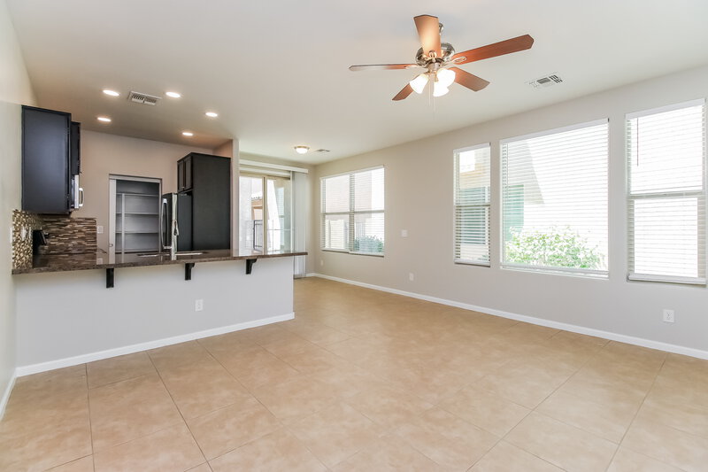 2,315/Mo, 1396 S Ponderosa Dr Gilbert, AZ 85296 Living Room View 3