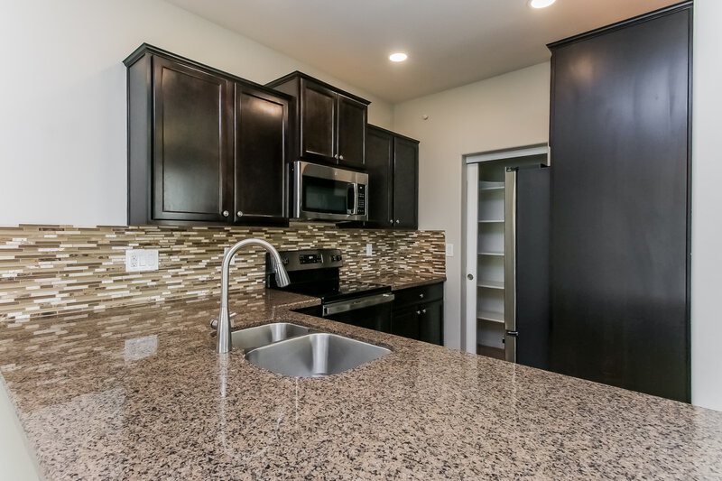 2,315/Mo, 1396 S Ponderosa Dr Gilbert, AZ 85296 Kitchen View 2