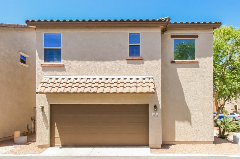 2,315/Mo, 1396 S Ponderosa Dr Gilbert, AZ 85296 Garage View