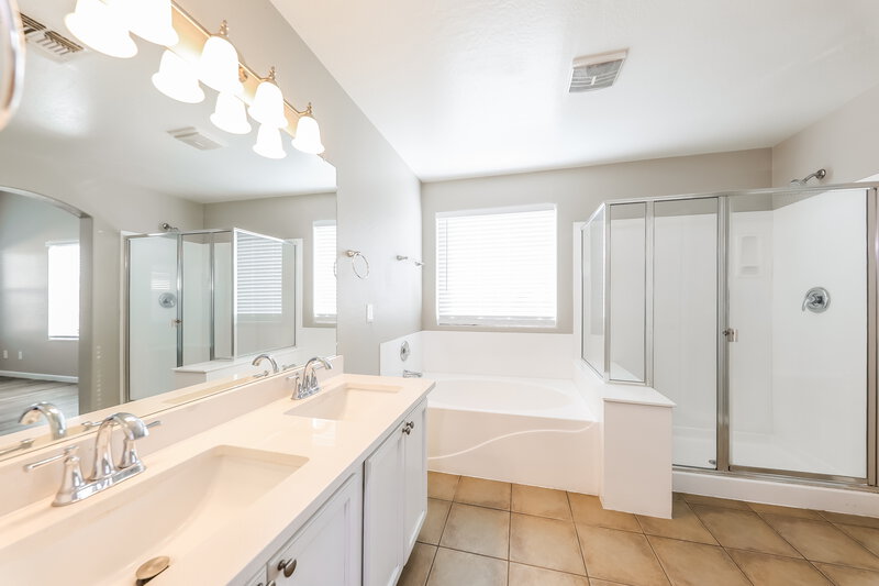 2,020/Mo, 24997 W Vista Norte St Buckeye, AZ 85326 Main Bathroom View