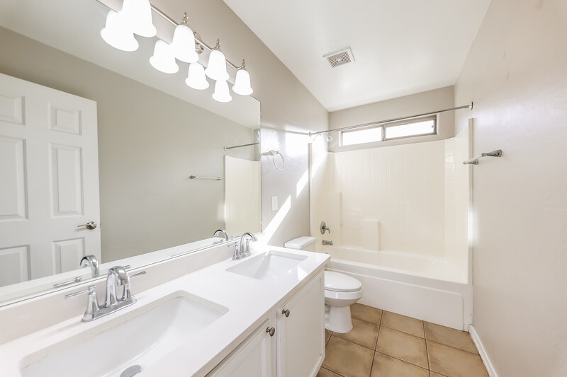 2,020/Mo, 24997 W Vista Norte St Buckeye, AZ 85326 Bathroom View