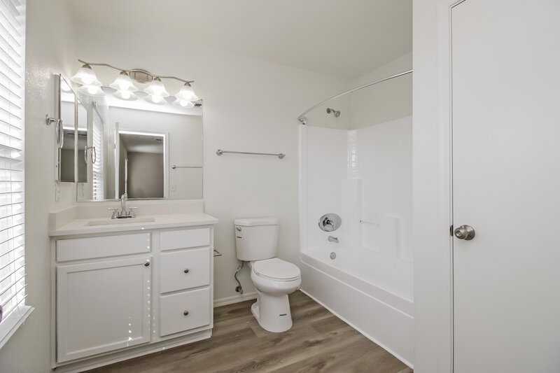 1,835/Mo, 3257 S Chaparral Rd Apache Junction, AZ 85119 Main Bathroom View