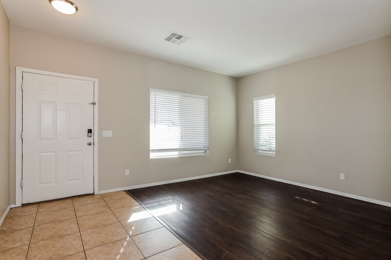 2,050/Mo, 7258 W Crown King Rd Phoenix, AZ 85043 Living Room View 3