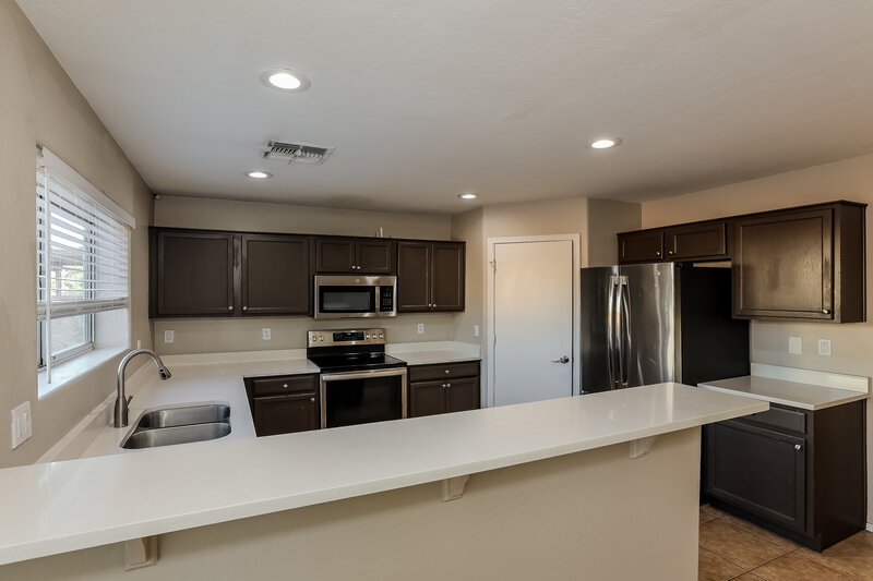 2,050/Mo, 7258 W Crown King Rd Phoenix, AZ 85043 Kitchen View 2