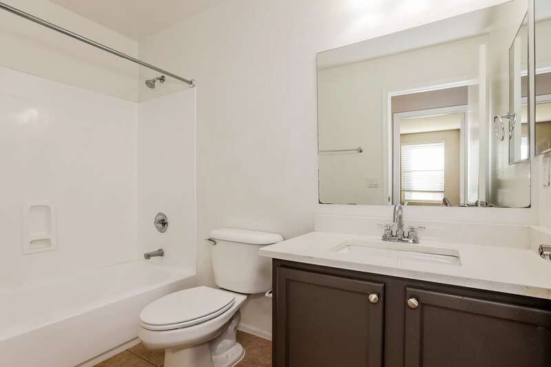 2,050/Mo, 7258 W Crown King Rd Phoenix, AZ 85043 Bathroom View