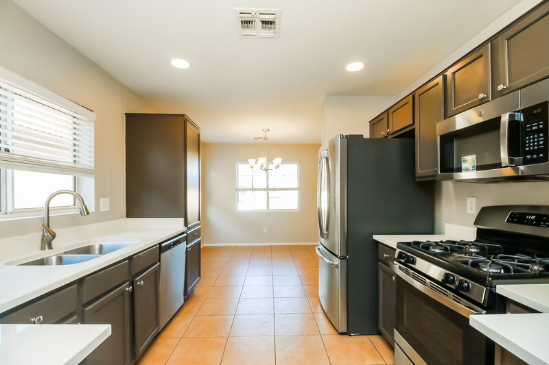 1,625/Mo, 12613 W Bloomfield Rd El Mirage, AZ 85335 Kitchen View