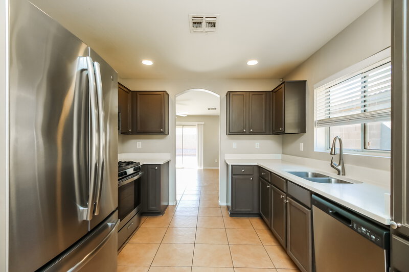 1,625/Mo, 12613 W Bloomfield Rd El Mirage, AZ 85335 Kitchen View 2