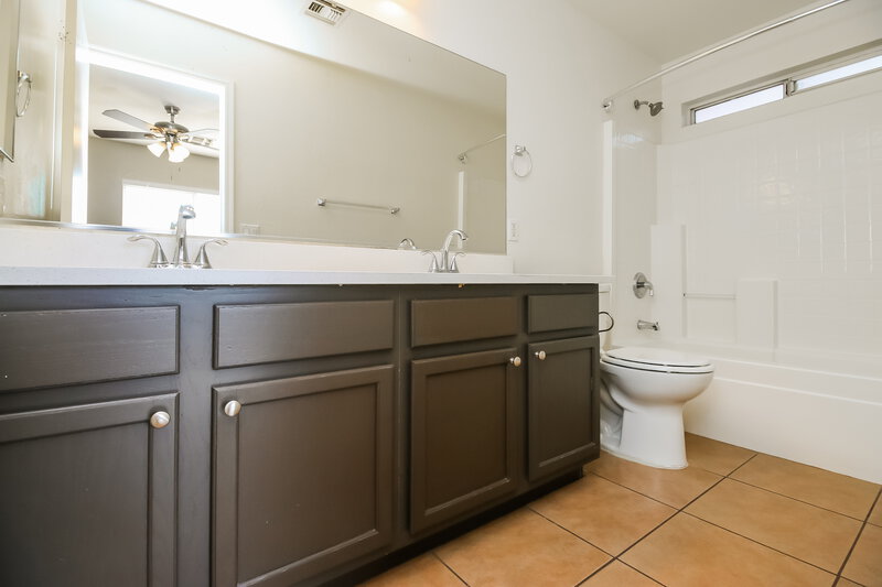 1,625/Mo, 12613 W Bloomfield Rd El Mirage, AZ 85335 Main Bathroom View