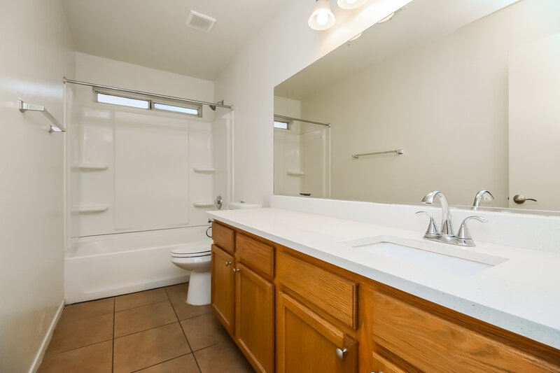 1,625/Mo, 12613 W Bloomfield Rd El Mirage, AZ 85335 Bathroom View