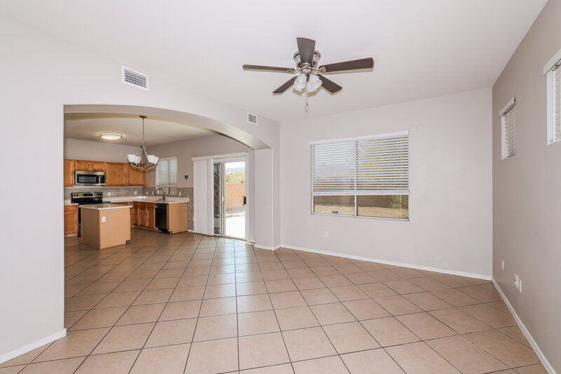 2,115/Mo, 4125 W Park St Phoenix, AZ 85041 Living Room View