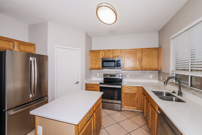 2,115/Mo, 4125 W Park St Phoenix, AZ 85041 Kitchen View