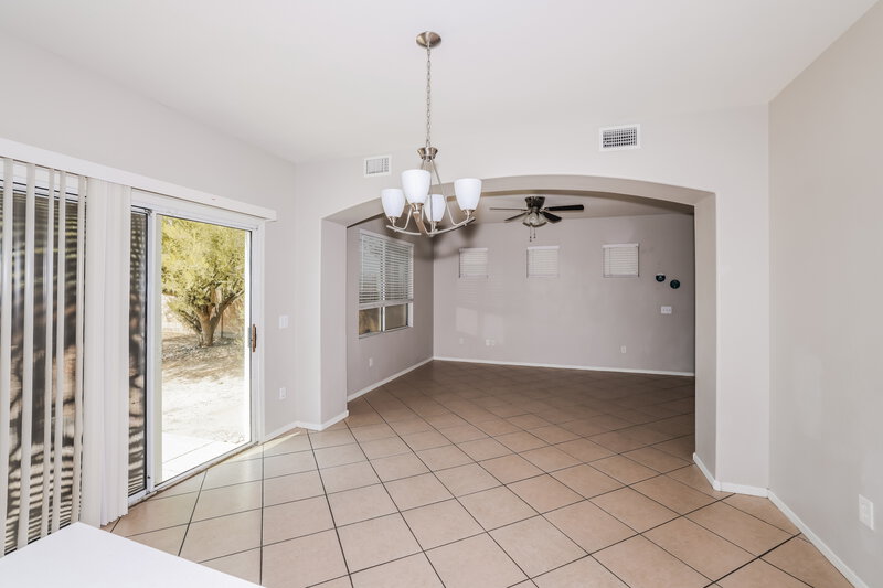 2,115/Mo, 4125 W Park St Phoenix, AZ 85041 Kitchen View 2