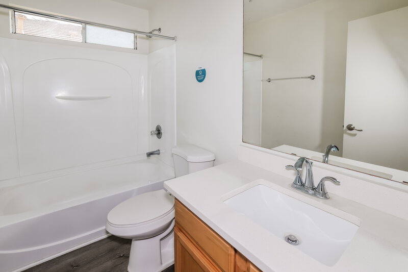 2,115/Mo, 4125 W Park St Phoenix, AZ 85041 Bathroom View
