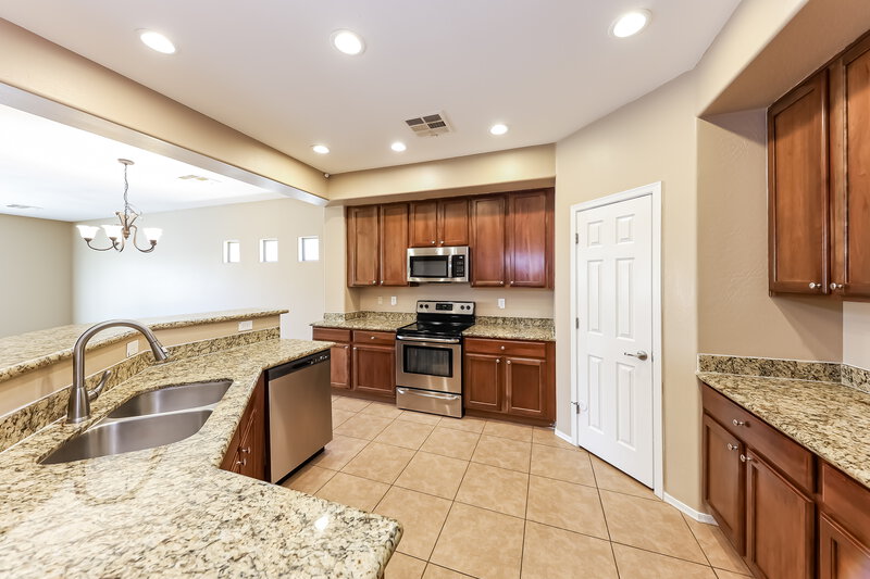 2,485/Mo, 10209 W Wier Ave Tolleson, AZ 85353 Kitchen View 2