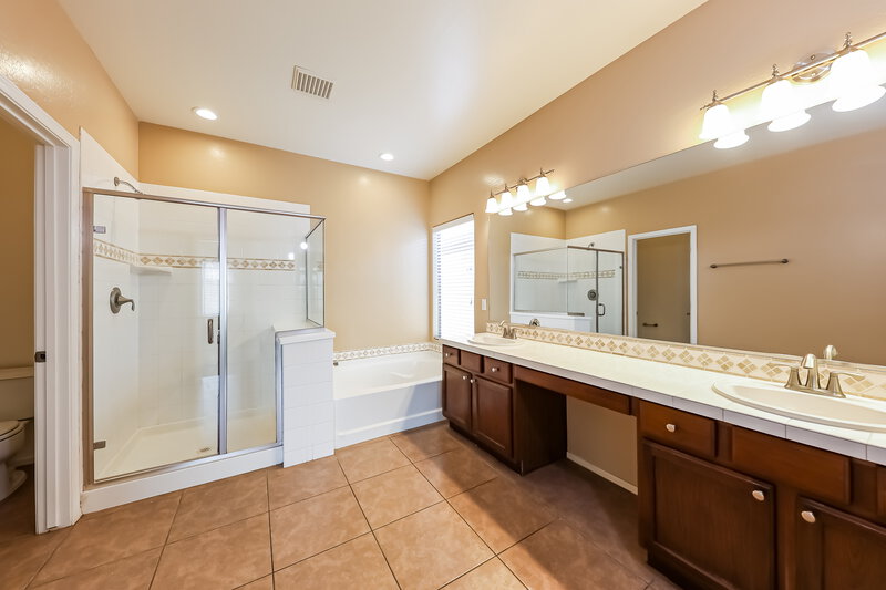 2,485/Mo, 10209 W Wier Ave Tolleson, AZ 85353 Main Bathroom View