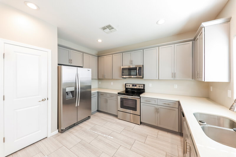 2,005/Mo, 1726 W Minton St Phoenix, AZ 85041 Kitchen View