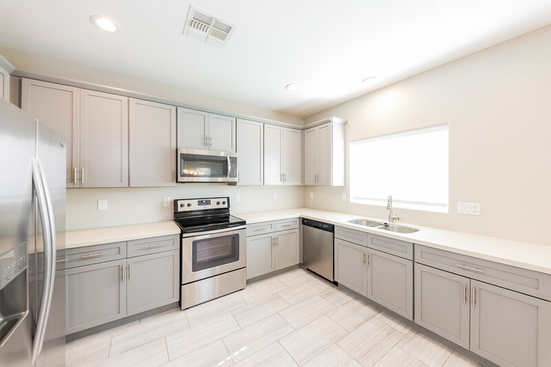 2,005/Mo, 1726 W Minton St Phoenix, AZ 85041 Kitchen View 2