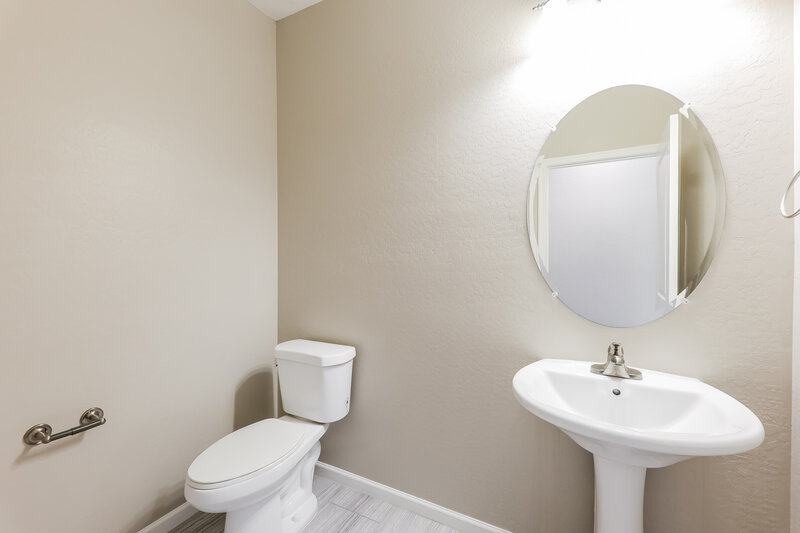 2,005/Mo, 1726 W Minton St Phoenix, AZ 85041 Bathroom View