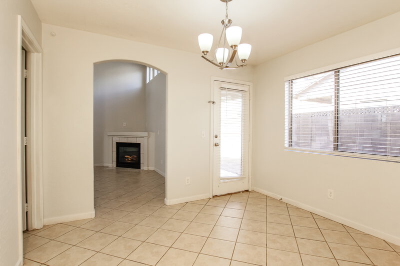 2,095/Mo, 8802 E University Dr Unit 63 Mesa, AZ 85207 Dining Room View
