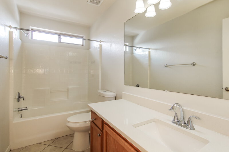 2,095/Mo, 8802 E University Dr Unit 63 Mesa, AZ 85207 Bathroom View